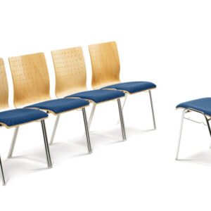 Stapelstuhl mit Sitzpolster und Reihenverbinder